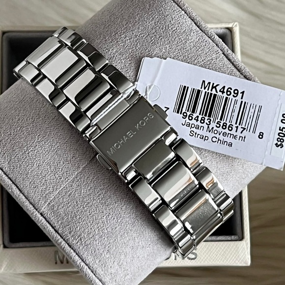 Micheal Kors Women’s Oversized Raquel Pavé Silver-Tone Watch
Case Size: 41mm - Picture 6 of 10